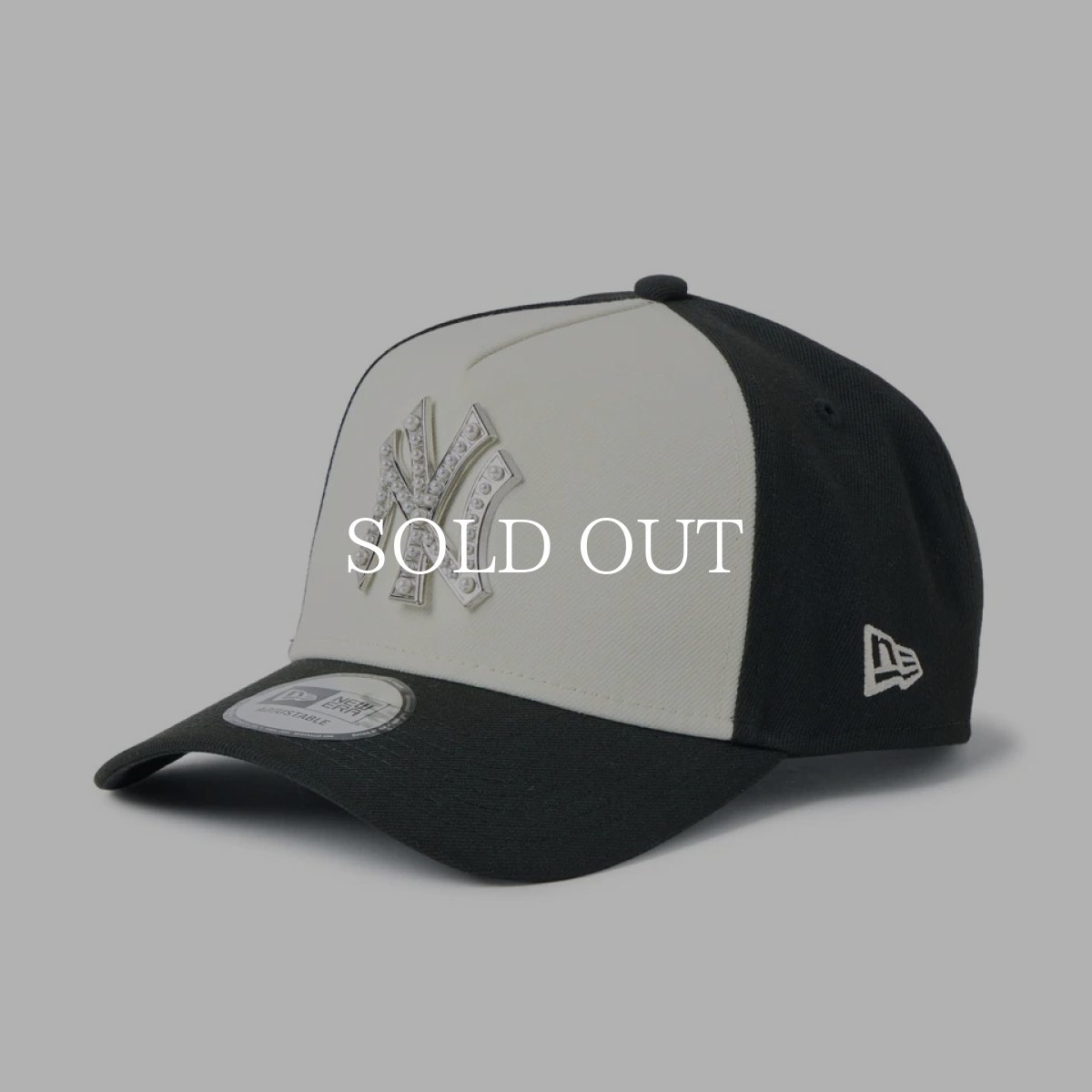画像1: NEW ERA  9FORTY A-Frame MLB パール バッジ Pearl Badge ニューヨーク・ヤンキース ブラック/クロームホワイト (1)