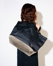 画像2: hobo  TOTE BAG POLYESTER OXFORD CORDURA® with PIG SUEDE (2)