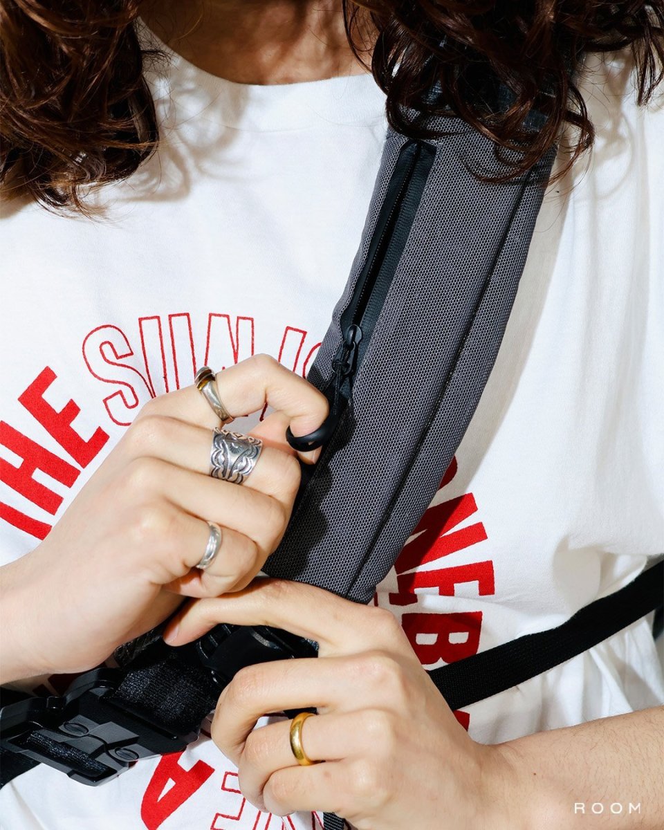 画像4: CMF OUTDOOR GARMENT  MESSENGER BAG DYNEEMA (4)