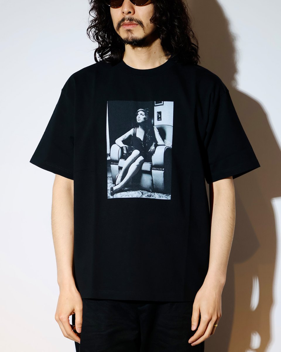 画像3: MINEDENIM  Amy Winehouse "Sitting On A Chair" Photo S/S Tee (3)