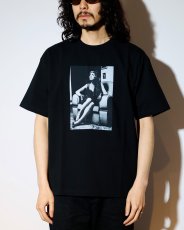 画像3: MINEDENIM  Amy Winehouse "Sitting On A Chair" Photo S/S Tee (3)