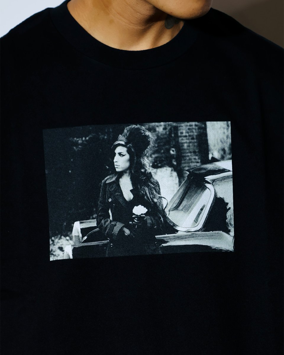 画像4: MINEDENIM  Amy Winehouse "Lean On A Car" Photo S/S Tee (4)