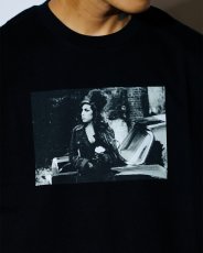 画像4: MINEDENIM  Amy Winehouse "Lean On A Car" Photo S/S Tee (4)
