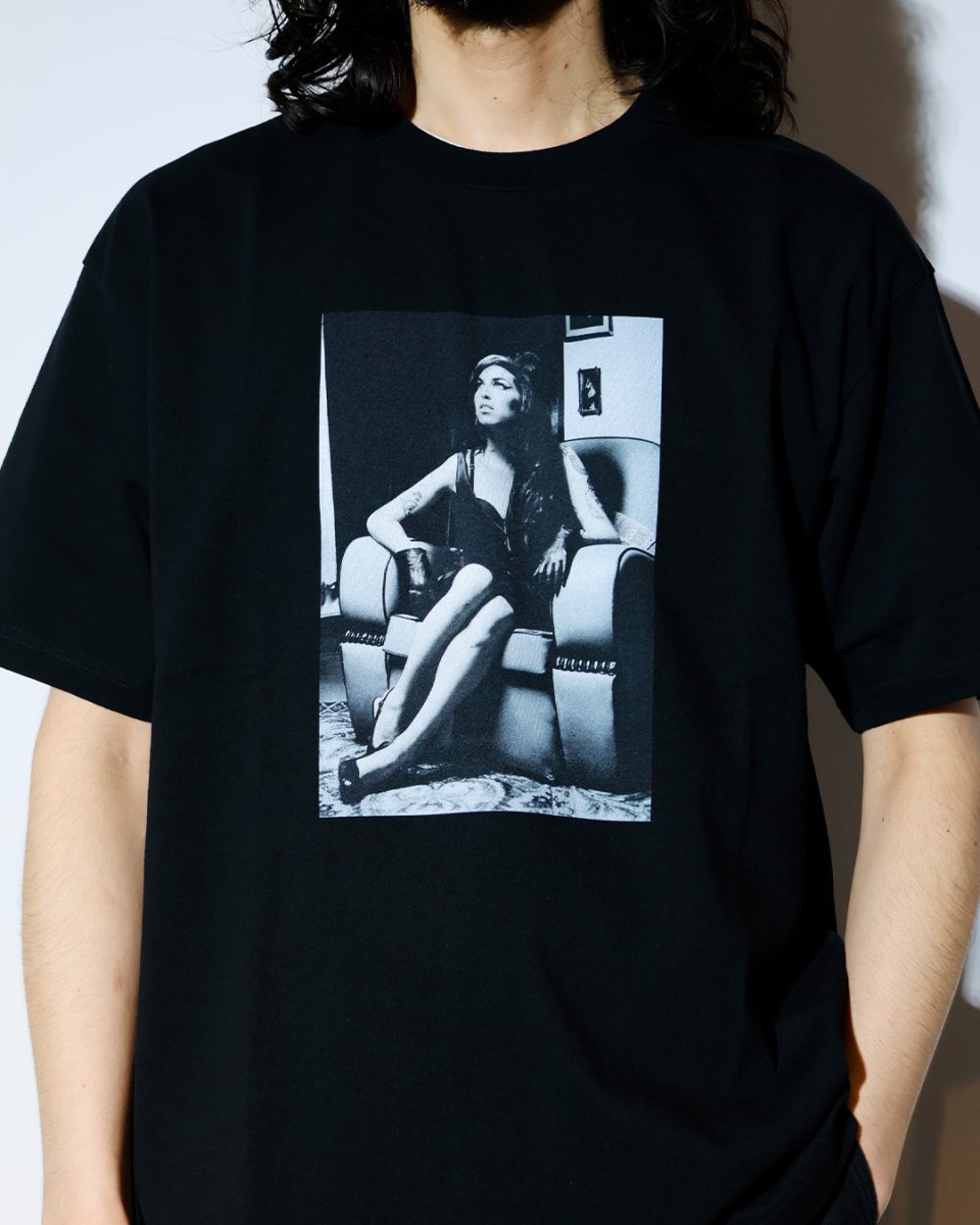 画像4: MINEDENIM  Amy Winehouse "Sitting On A Chair" Photo S/S Tee (4)