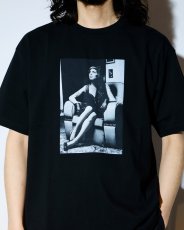 画像4: MINEDENIM  Amy Winehouse "Sitting On A Chair" Photo S/S Tee (4)
