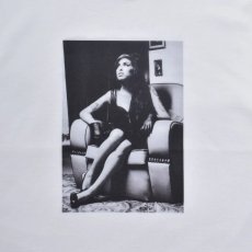 画像18: MINEDENIM  Amy Winehouse "Sitting On A Chair" Photo S/S Tee (18)