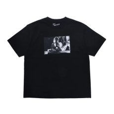 画像1: MINEDENIM  Amy Winehouse "Lean On A Car" Photo S/S Tee (1)