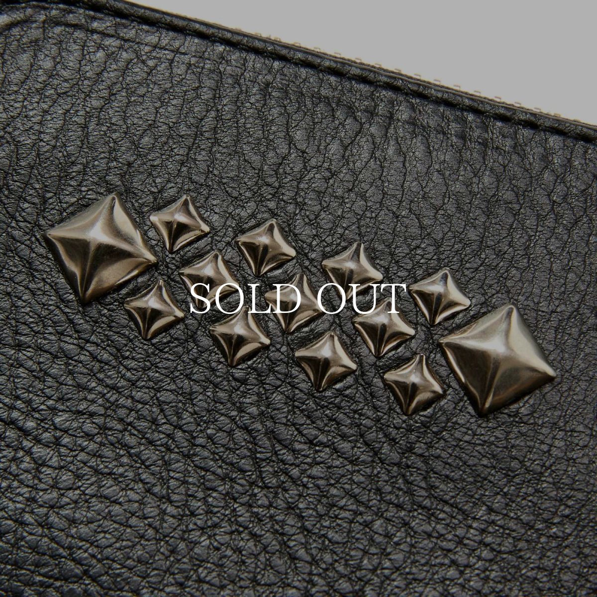 画像4: CALEE  STUDS LEATHER ZIP MULTI WALLET (4)