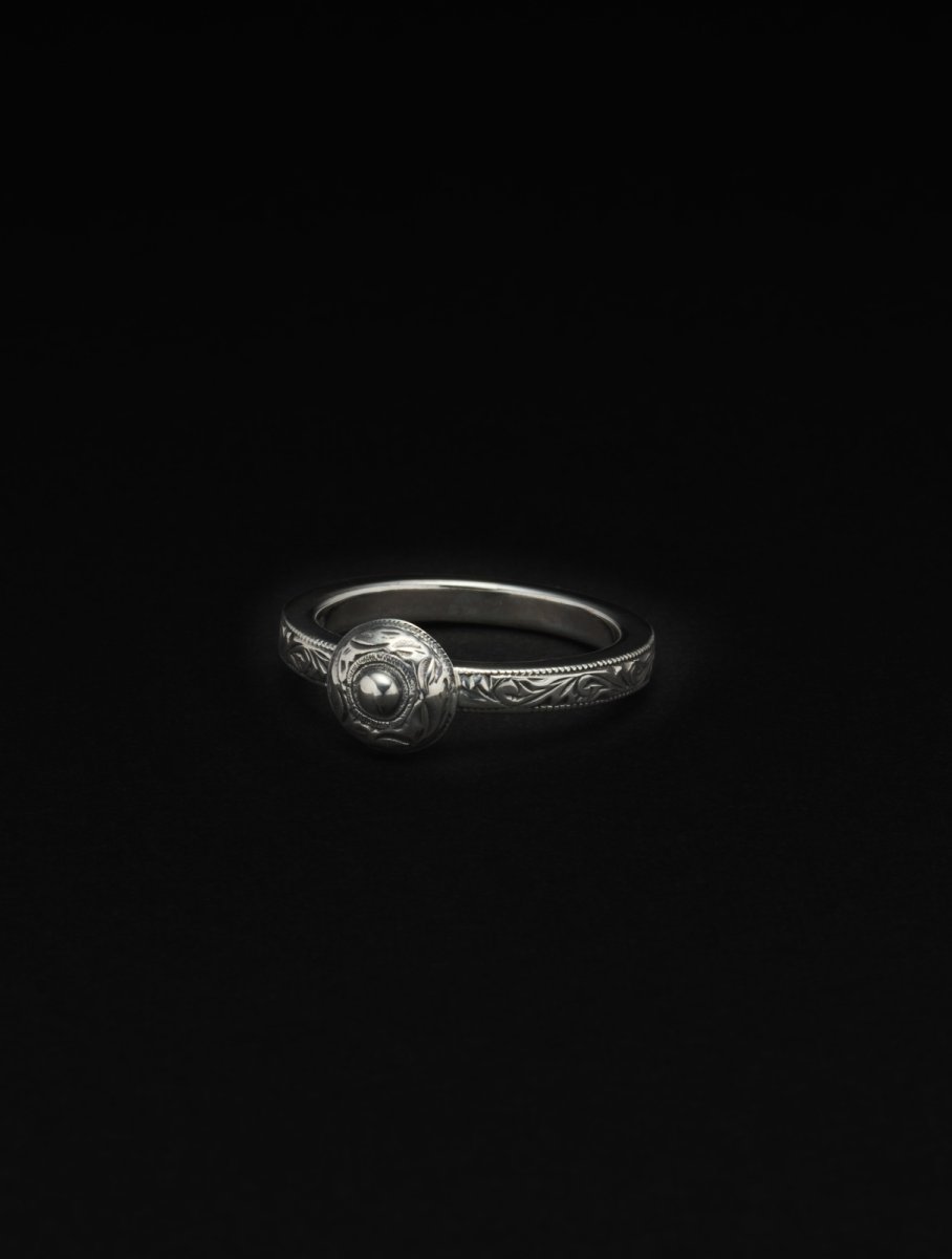 画像1: ANTIDOTE BUYERS CLUB   Engraved Tiny Rivet Ring (1)