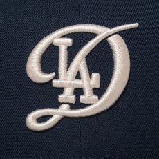 画像4: NEW ERA  59FIFTY World Series Champion 2025 ロサンゼルス・ドジャース シティーコネクトロゴ ナイトシフトネイビー (4)