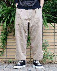 画像2: CMF OUTDOOR GARMENT  W TUCK PANTS (2)
