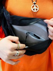 画像3: CMF OUTDOOR GARMENT  FANNY PAC 2 COEXIST (3)