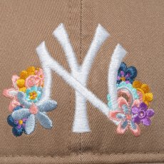 画像2: NEW ERA  9TWENTY Flower ニューヨーク・ヤンキース カーキ (2)