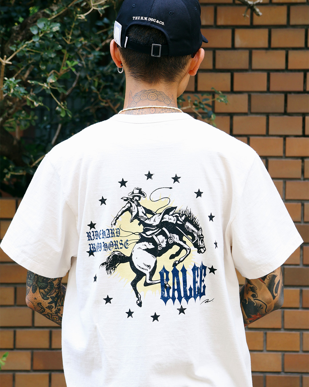 【CALEE】BARTHDAY WORKSのグラフィックが映える"GARMENT DYE IRON HORSE TEE"