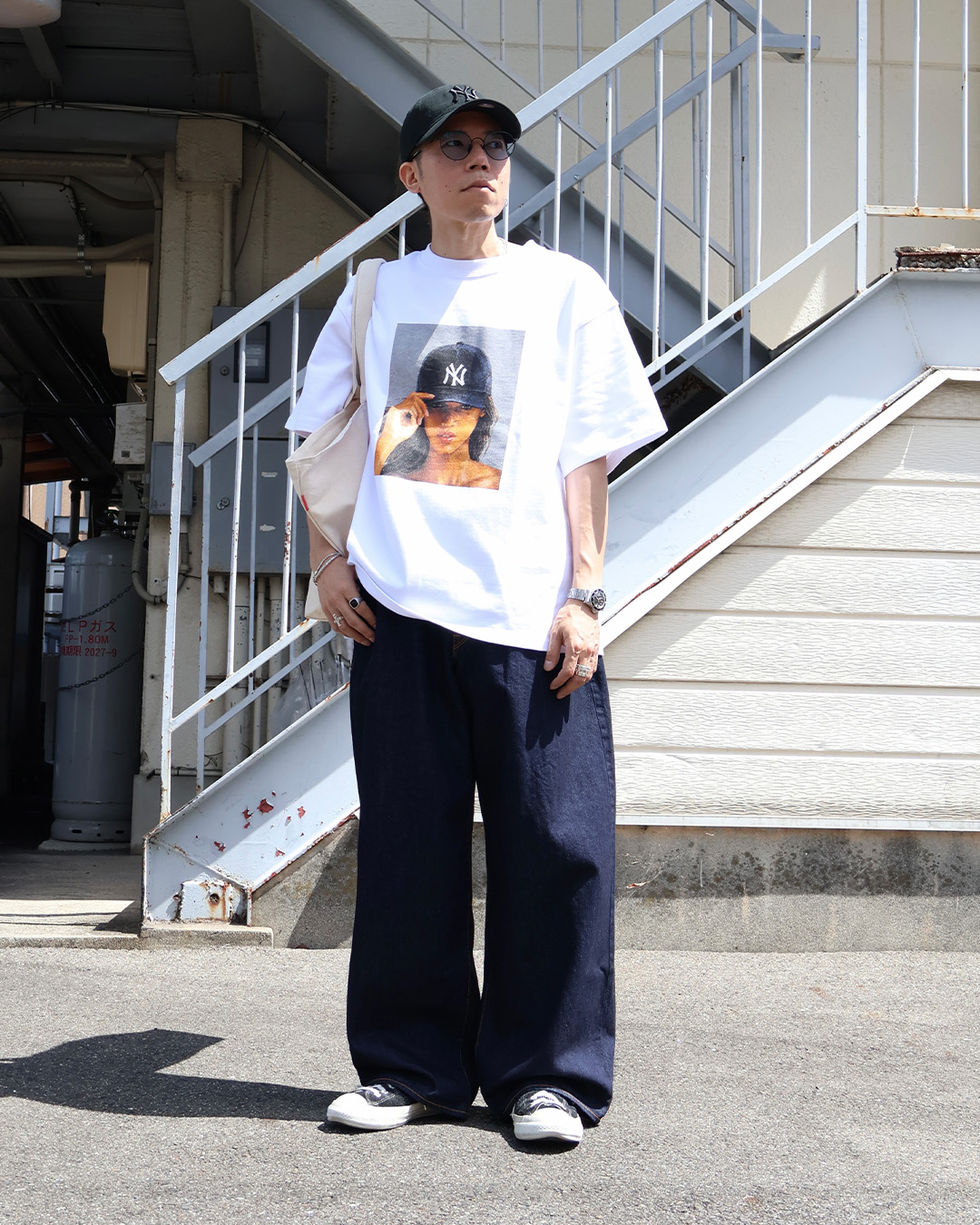 【APPLEBUM×MLB】アクリル画のような質感で描かれた“YANKEES GIRL T-shirt"