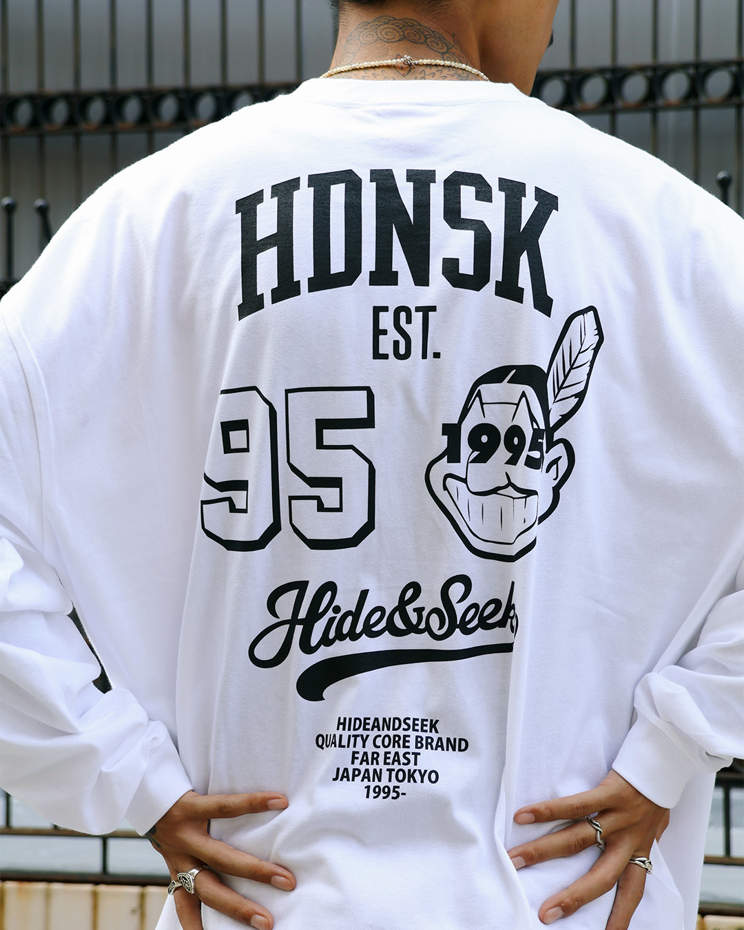 【HideandSeek】多彩なグラフィックを落とし込んだ"College L/S Tee"