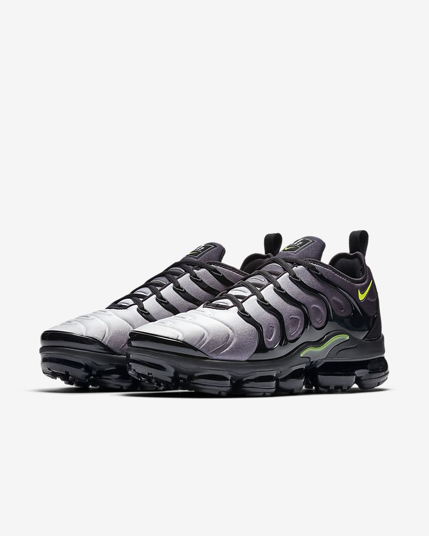vapormax plus schwarz rot